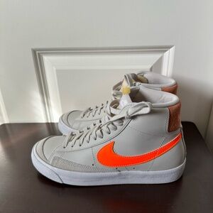 Nike Blazer Mid 77 Light Bone Bright Orange Leather Women’s Sneaker Size 7.5